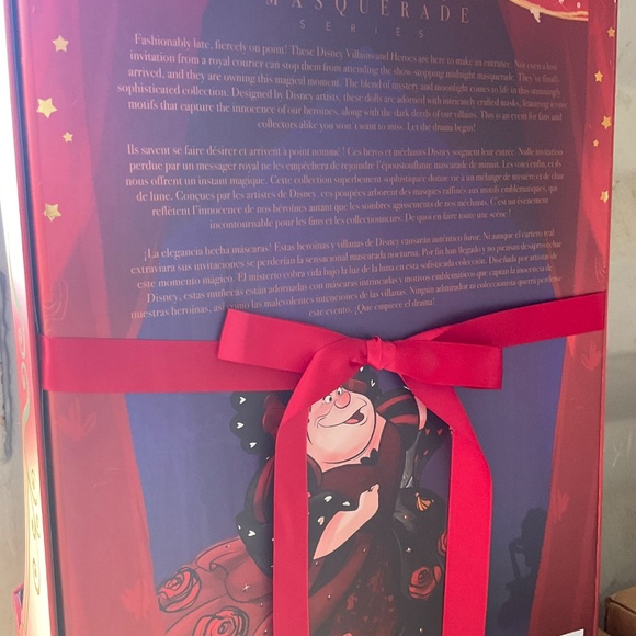 Disney red queen limited doll - Picture 3 of 3